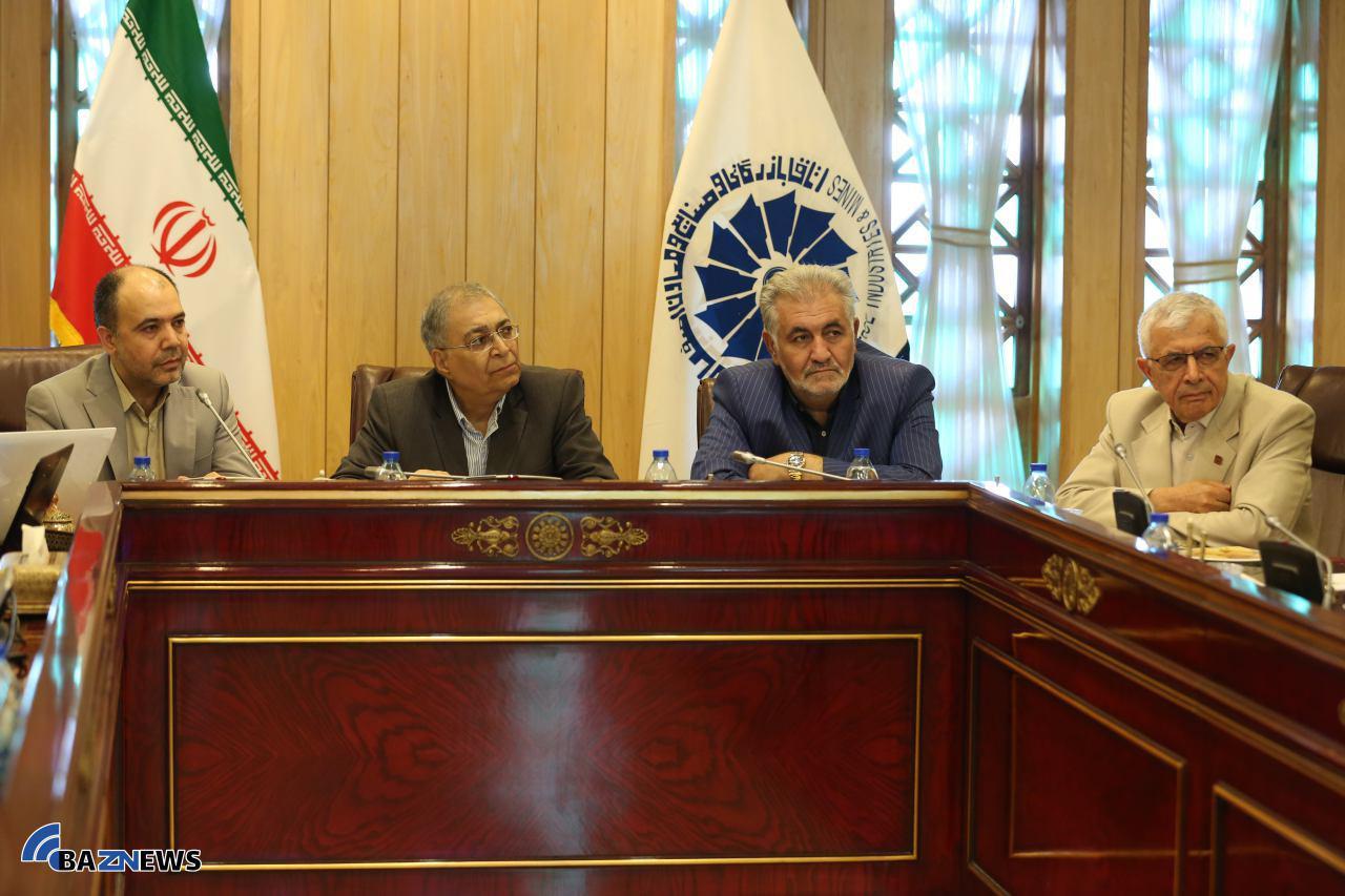 با حضور رییس خانه صنعت، معدن و تجارت ايران: شاخص مدیران خرید (PMI) در اتاق بازرگانی اصفهان رونمایی شد.