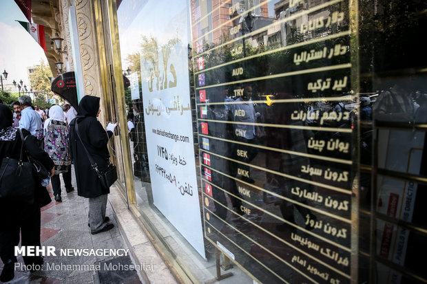 مهر گزارش می‌دهد؛ تب و تاب دلالان برای اثرگذاری در بازار ارز