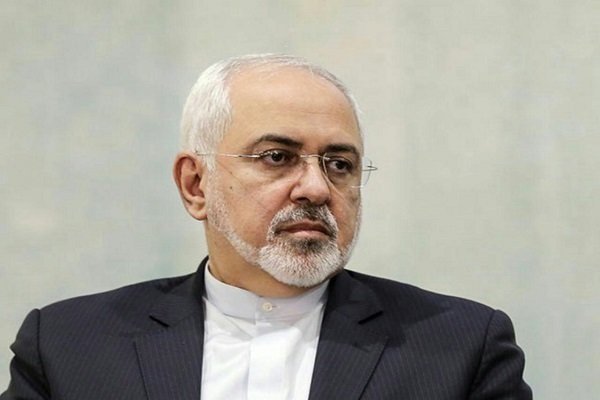 ظریف: توقیف نفتکش حامل نفت ایران توسط دولت ترزامی دزدی دریایی است