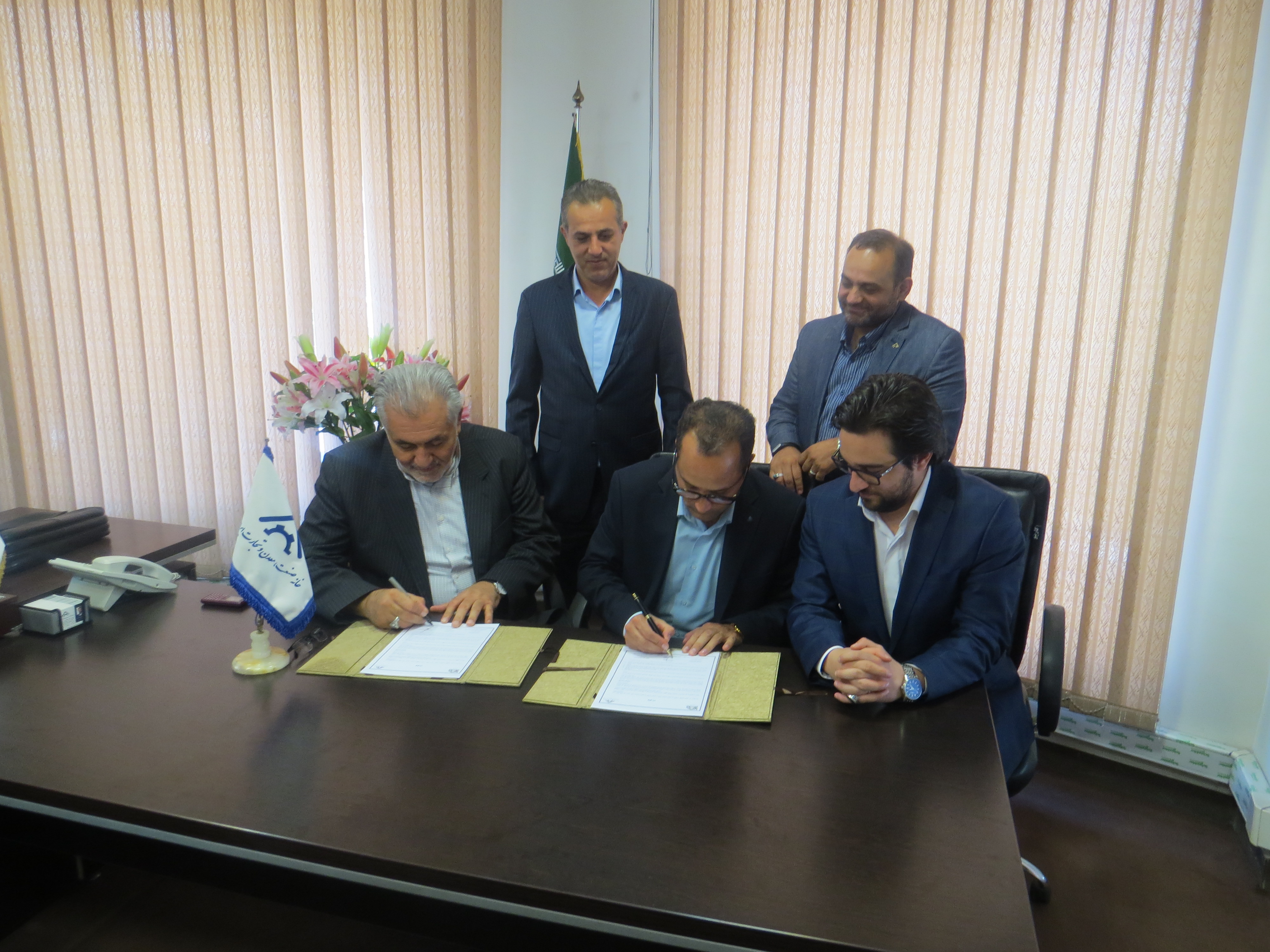 امضای توافق نامه همکاری مشترک خانه صنعت، معدن و تجارت ایران و خانه صنعت، معدن و تجارت جوانان