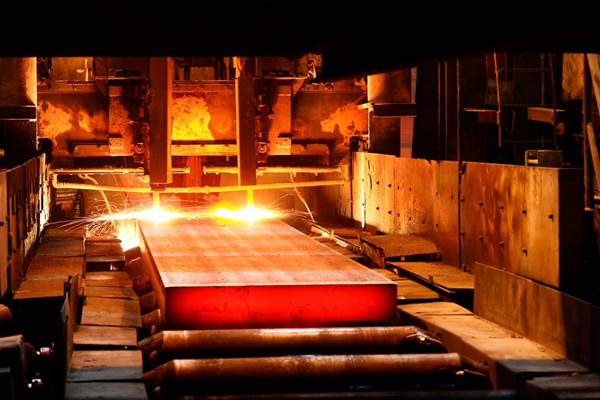 ۵۰ درصد ظرفیت تولید فولاد توسط بانک صنعت و معدن تامین مالی شد
