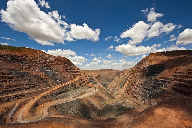 وزارت صنعت:گواهی کشف ۱٫۶ میلیارد تن ذخیره قطعی معدنی صادر شد