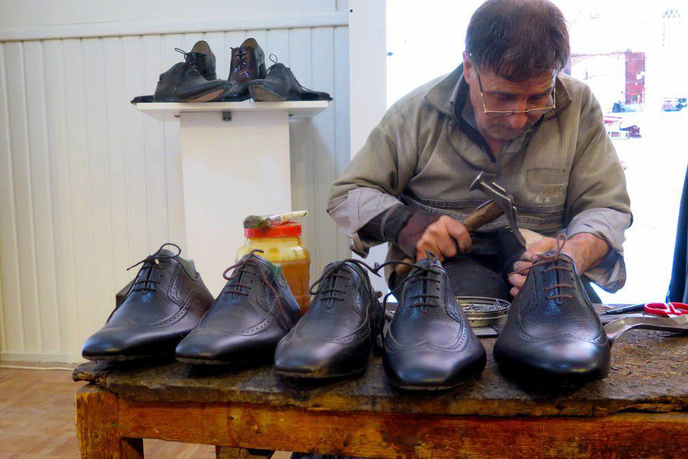 رییس اتحادیه کفاشان دست‌دوز اعلام کرد: راه اندازی ۳۰۰ فروشگاه مختص عرضه کفش داخلی