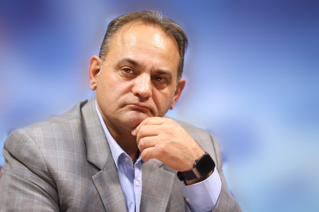 دولت روی سیاست گذاری و خصوصی سازی تمرکز کند