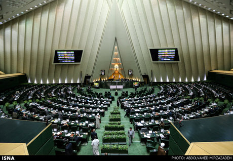 تذکرات کتبی نمایندگان به مسئولان اجرایی کشور وزارت صنعت باید بازار خودرو را مدیریت کند یا بازار و دلالان؟