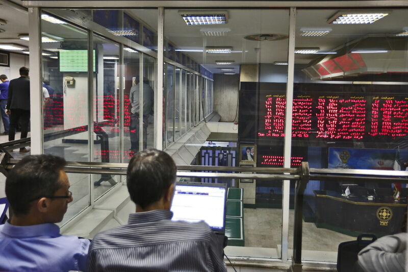 نایب رئیس کمیسیون صنایع مجلس تشریح کرد: بازار سهام، مهمترین روش تامین سرمایه واحدهای تولیدی