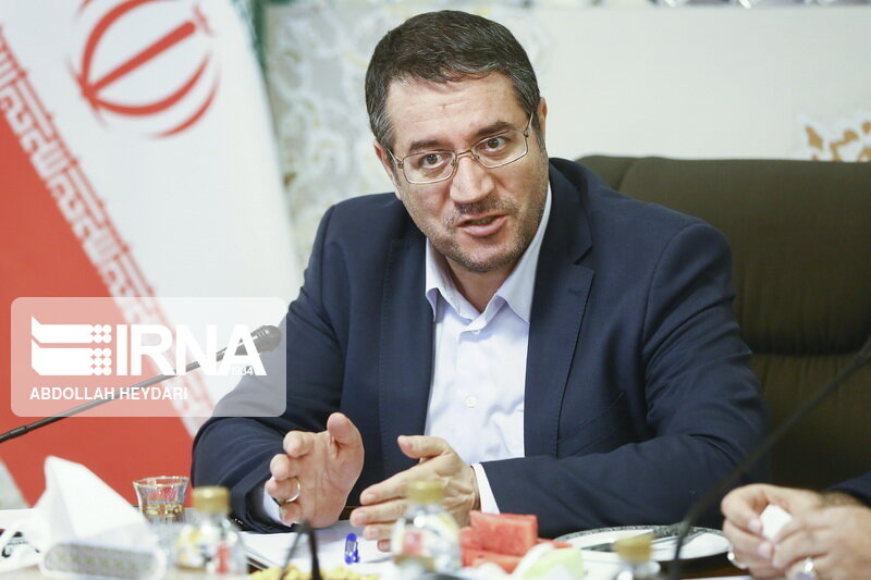 رحمانی: ارائه خدمات به روش‌های سنتی، عامل زوال بخش صنعت است