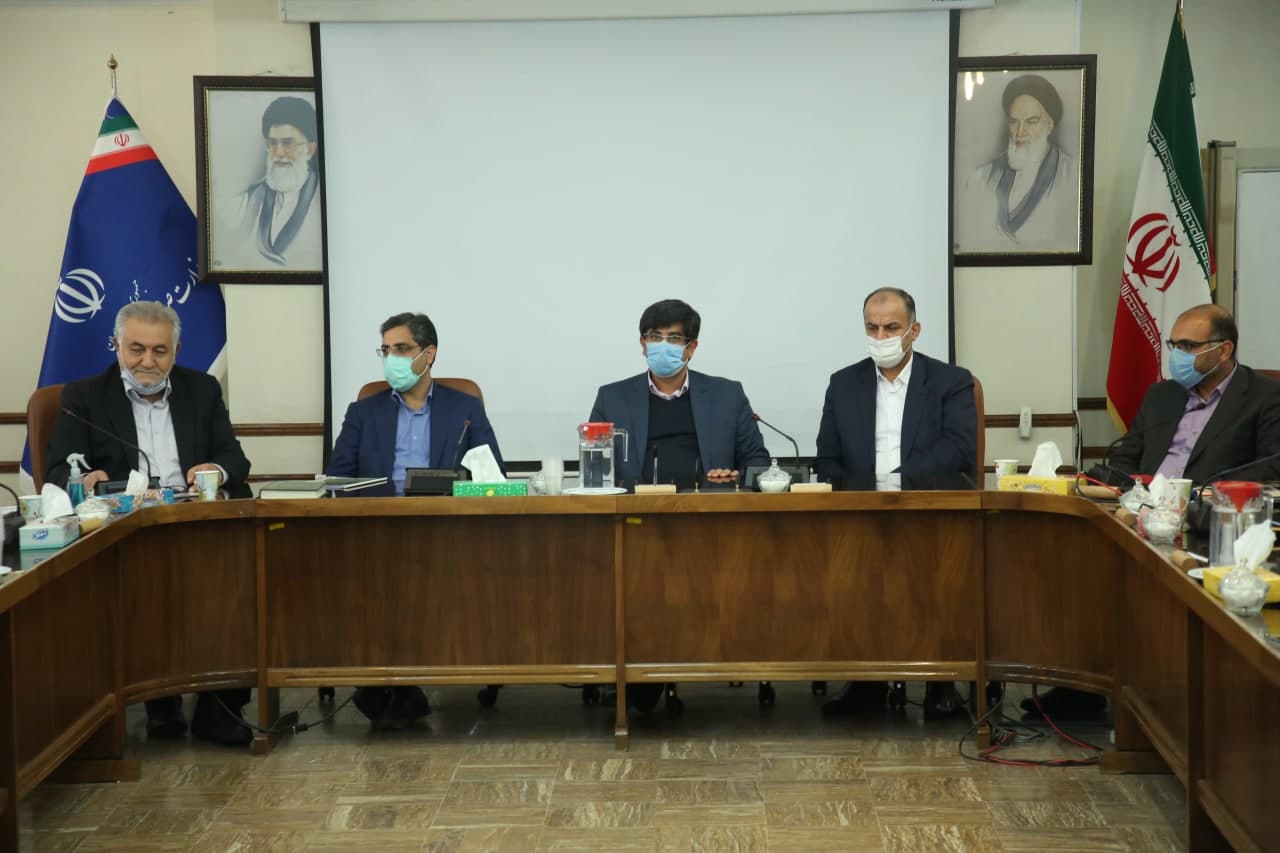 معاون طرح و برنامه وزارت صمت در جمع روسای خانه های صنعت و معدن: لزوم تقویت تشکل‌ها و استفاده از ظرفیت بخش خصوصی در پیشبرد اهداف اقتصادی/ نیازمند آموزش برای سرمایه گذاران جدید هستیم