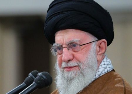  موظف است به همراهی رؤسای قوای مقنّنه و قضائیه ترتیبی دهند که ظرف حداکثر ۵۰ روز رئیس جمهور جدید انتخاب شود