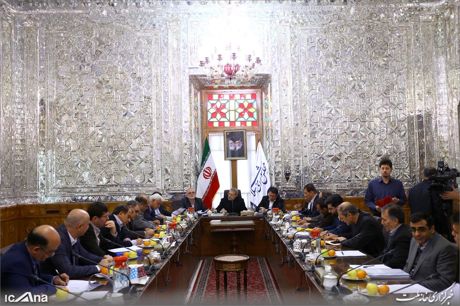 دکتر لاریجانی در نشست کمیسیون ویژه حمایت از تولید ملی؛لزوم به‌کارگیری ظرفیت‌های موجود برای توسعه صادرات کشور/نیاز داخلی فولاد توسط تولیدکنندگان تامین شود