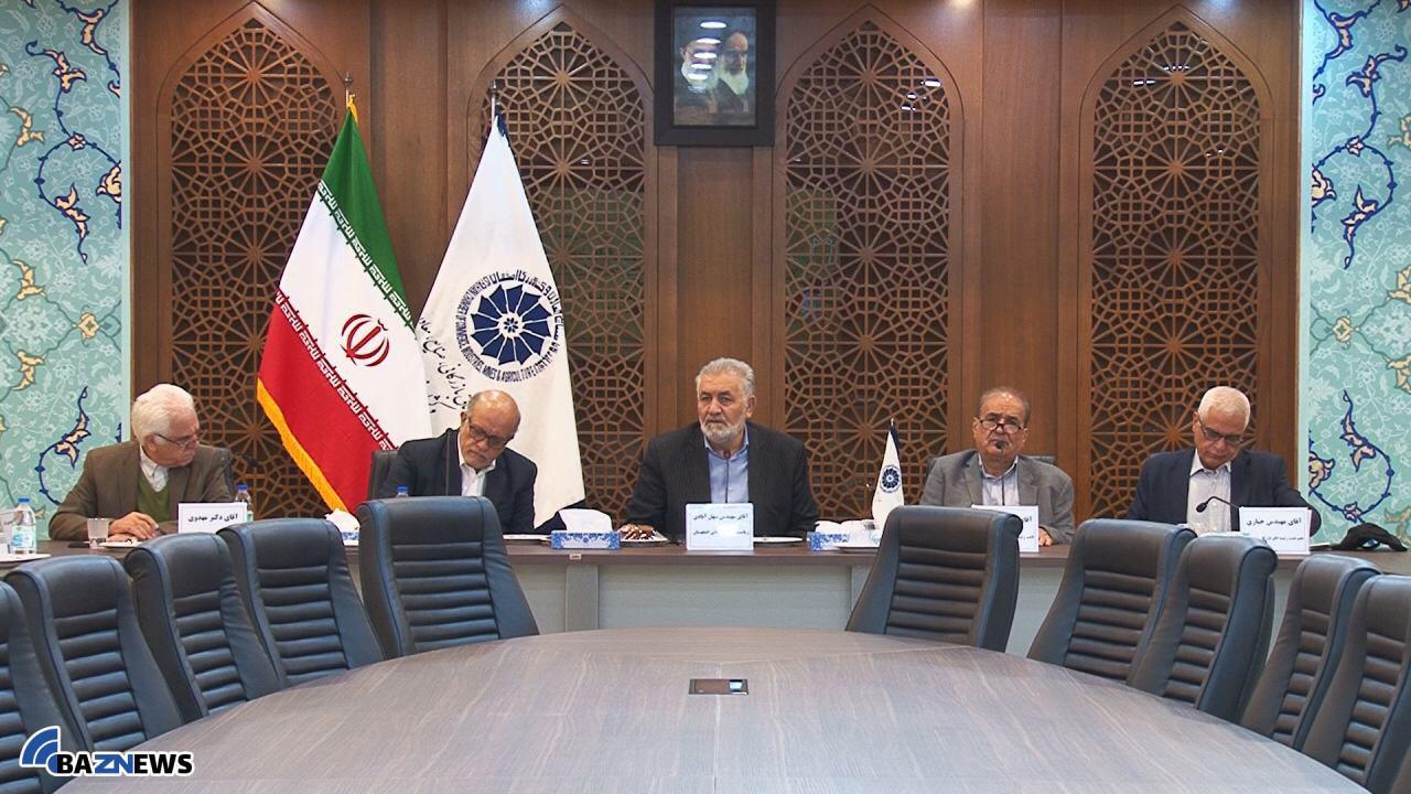 بررسي وضعيت اقتصاد ايران؛ سهل آبادي: تيم اقتصادي دولت همچنان منسجم نيست
