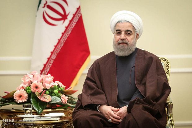 مشروح گفتگوی تلویزیونی روحانی با مردم؛ پیشنهادمذاکره باتحریم معناندارد/در برابر زور می‌ایستیم