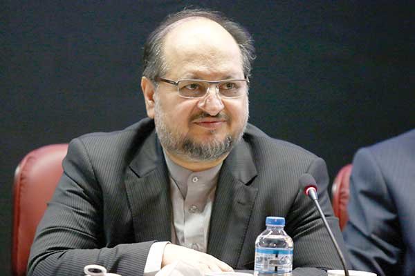 شریعتمداری : آیین‌نامه شیوه‌های رفع تعهد ارزی از صادرکنندگان آماده شد