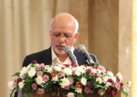 نشست هم‌اندیشی رؤسای تشکل های اقتصادی، جمعی ازکارآفرینان و مدیران صنایع استان یزد با حضور استاندار