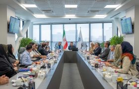 بررسی پدیده هم‌زمانی کمبود و مازاد نیروی انسانی در اقتصاد ایران در بیستمین گردهمایی اعضای کمیسیون ” بهبود محیط کسب و کار و رفع موانع تولید” اتاق بازرگانی تهران