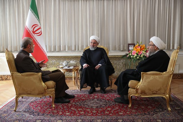 روحانی در پایان نشست سران سه‌قوه: دولت اولین بسته حمایت غذایی را در ماه آبان توزیع می‌کند