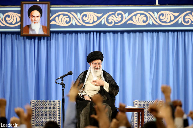 رهبر معظم انقلاب اسلامی در دیدار دانشجویان: لشکر جوانان مؤمن و انقلابی وارد میدان مطالبه آرمانهای انقلاب شوند