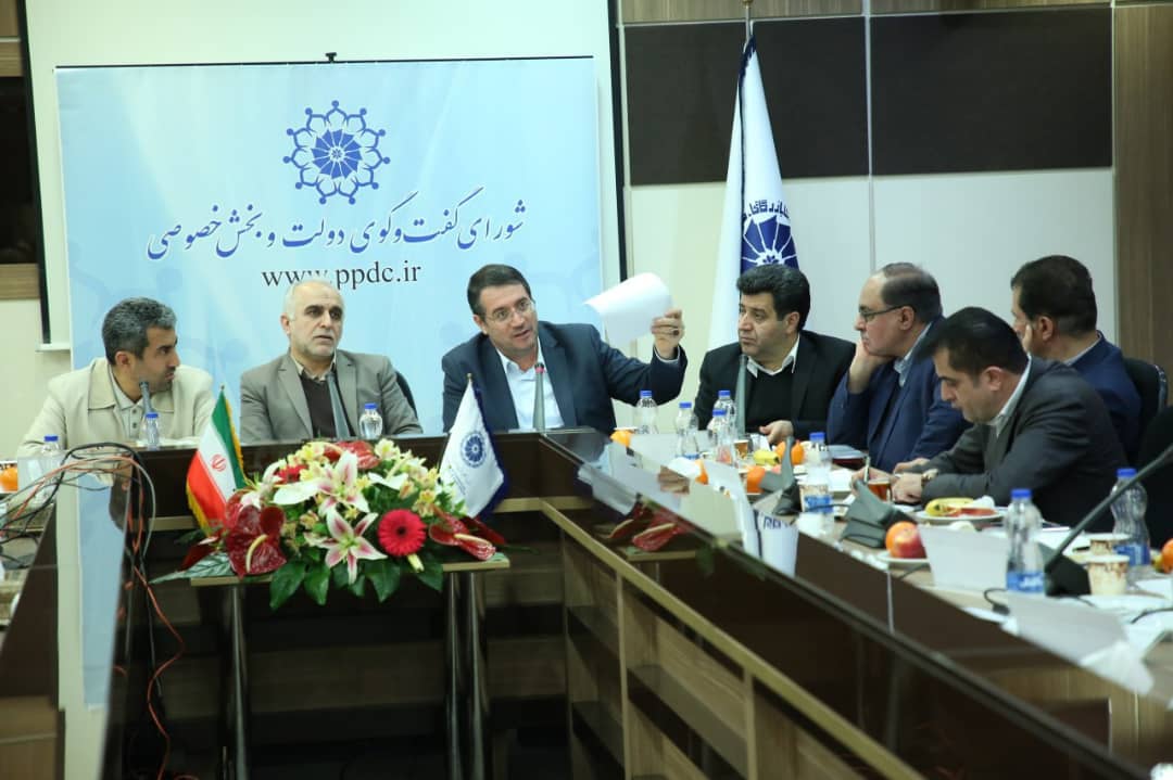 دکتر رحمانی در شورای گفتگوی دولت و بخش خصوصی تاکید کرد: تفویض اختیارات وزارت صنعت، معدن و تجارت به استان‌ها با هدف تسهیل امور