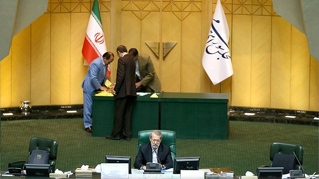 انتخابات دوره سوم هیأت رئیسه مجلس دهم برگزار شد لاریجانی رئیس ماند؛ مطهری و پزشکیان نواب رئیس‌
