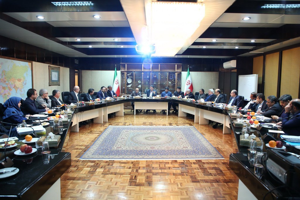 وزیر صنعت، معدن و تجارت در جمع مدیران بانکی: اگر قرار باشد بانک ها یک روزی به کمک تولید بیایند، امروز همان روز است