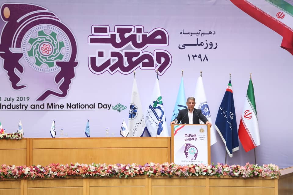 دبیرکل خانه صنعت، معدن و تجارت ایران: نمایندگان مجلس یک روز لباس کارگران را به تن کنند
