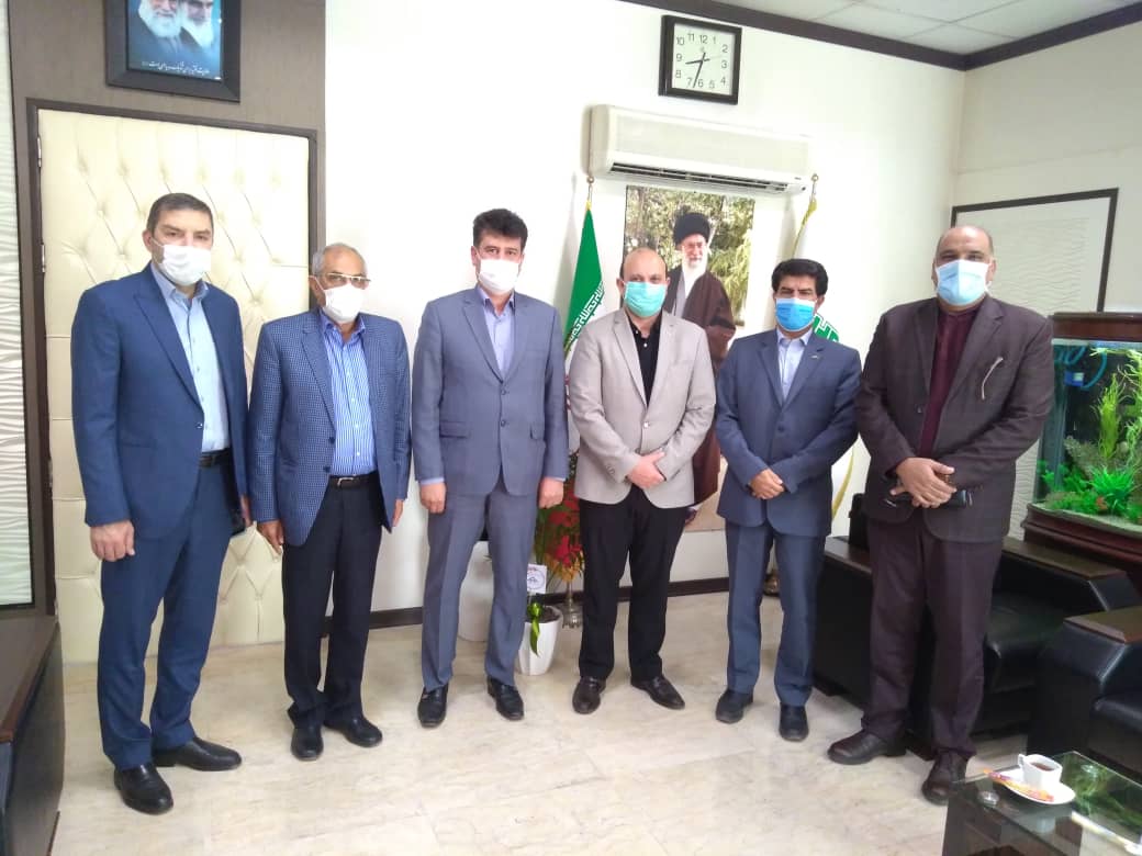 نایب رئیس خانه صنعت ، معدن و تجارت ایران در دیدار با مدیر کل جدید سازمان امور مالیاتی خراسان رضوی: سود را دلالان می کنند ، مالیات را تولید کنندگان می پردازند