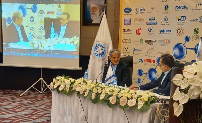 داروی شفابخش اقتصاد، کاهش نقش مدیریت متمرکز دولتی در بخش های مختلف است داروی شفابخش اقتصاد، کاهش نقش مدیریت متمرکز دولتی در بخش های مختلف است