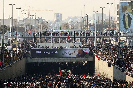 حضور انبوه سوگواران تشییع سردار سلیمانی در خیابان‌های تهران