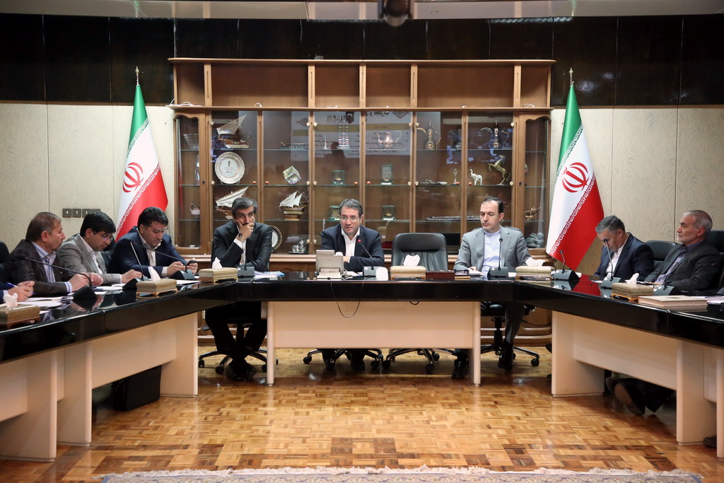 وزیر صنعت، معدن و تجارت تأکید کرد :  نهضت ساخت داخل باید در کشور راه بیفتد