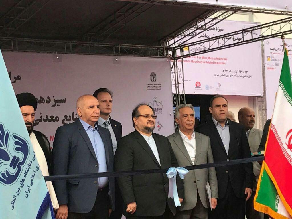 شریعتمداری: 30 درصد تولید فولاد کشور باید صادر شود