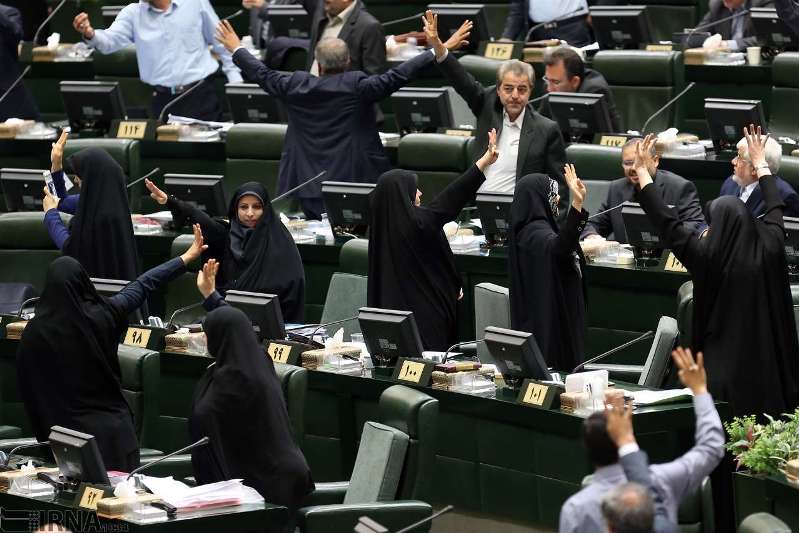 سخنگوی کمیسیون صنایع مجلس: روش ترخیص یک روزه کالاهای اساسی از گمرکات کشور طراحی شد