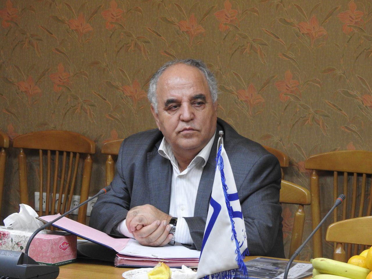ئیس خانه صنعت، معدن و تجارت آذربایجان‌شرقی گفت: مسائل سیاسی در داخل مجلس شورای اسلامی این اجازه را به نمایندگان نمی‌دهد تا به حال مردم نیز فکر کنند.
