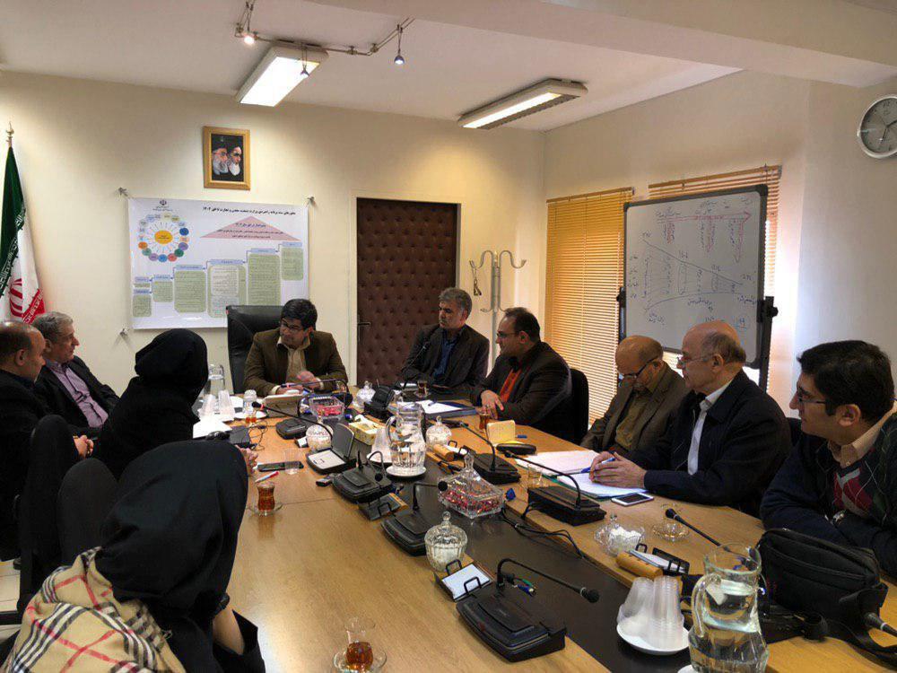 دیدار دبیرکل ، قائم مقام دبیرکل و تعدادی از دبیران خانه های صمت ایران با معاون طرح و برنامه وزرات صنعت، معدن و تجارت/مرتضوی: خانه های صنعت، معدن و تجارت استان ها توانایی استفاده از توانمندی کلیه انجمن های کشور را دارند / زرندی: آمادگی تفویض تصدی های قابل واگذاری به خانه های صنعت و معدن