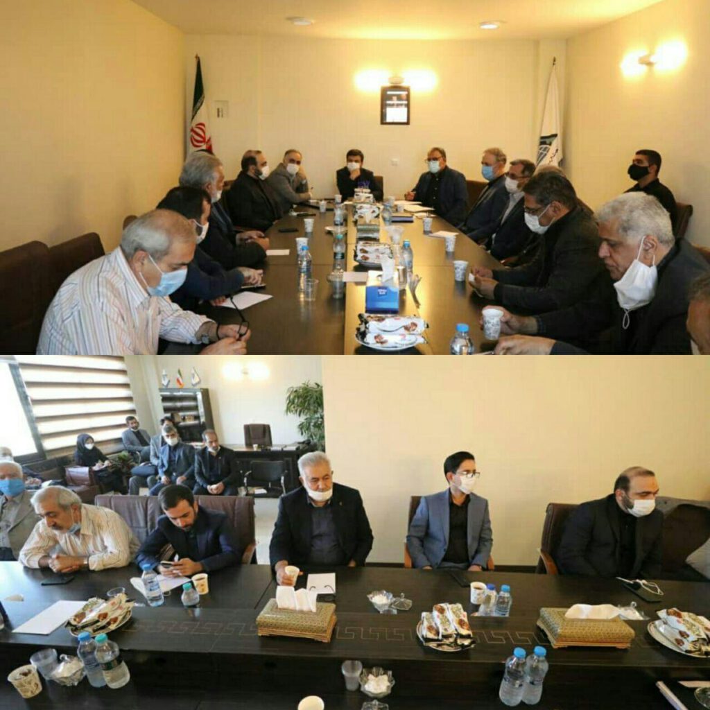در نشست فعالان صنعتی و معدنی وابسته به خانه صنعت و معدن استان اصفهان با دبیر هیات رئیسه مجلس شورای اسلامی مطرح شد: اصلاح قوانین، تفویض اختیارات استانی، همسویی بانک ها با تولید
