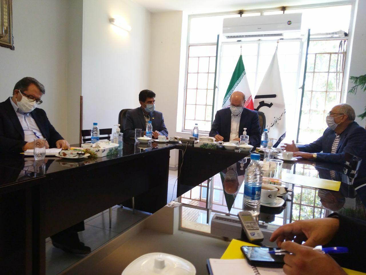 مشاور مقام معظم رهبری در دیدار با نایب رئیس خانه صنعت ، معدن و تجارت ایران: تولید در کشور غریب است
