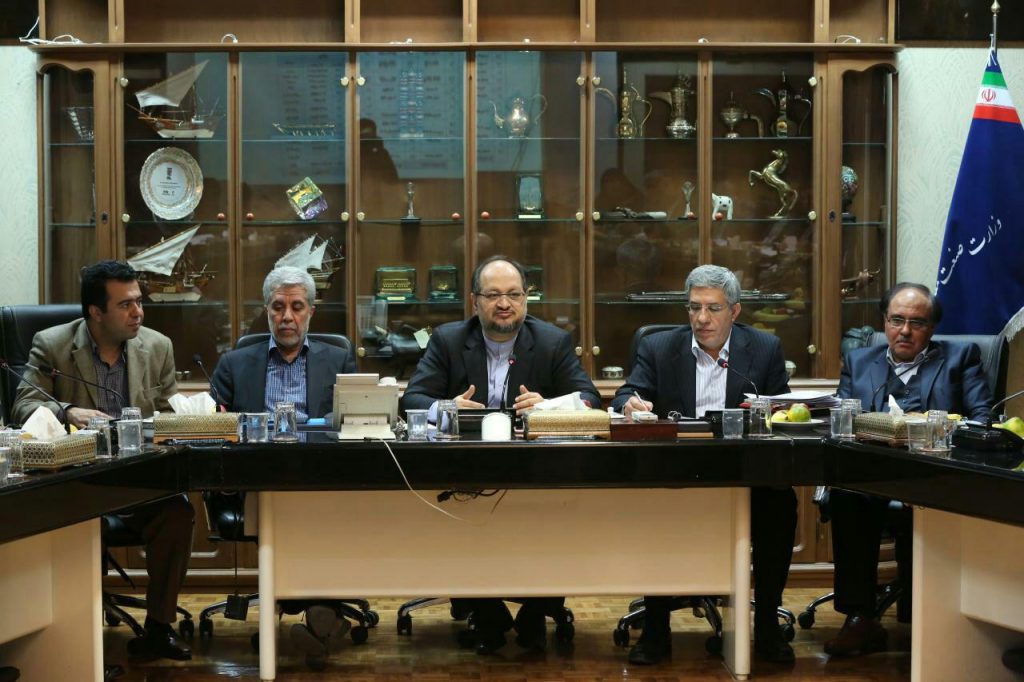 حمایت از تولید و عدم اجحاف بر حقوق مصرف کنندگان در سیاستگذاری های ستاد تنظیم بازار لحاظ شود