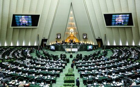 عضو هیات رییسه مجلس: طرح “سوال از رییس‌جمهور” به کجا رسید؟/ آخرین وضعیت استیضاح شریعتمداری