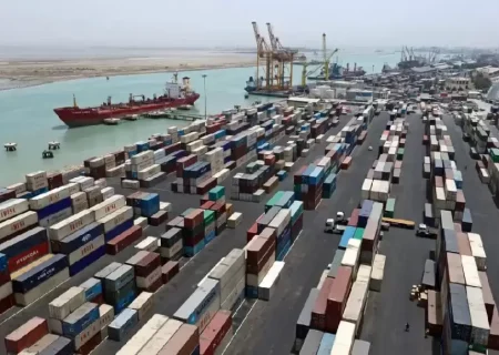 تسریع و تسهیل روند ترخیص مواد اولیه و لوازم ضروری بخش تولید از گمرکات کشور
